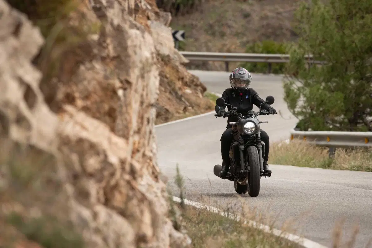 Kawasaki Eliminator 500 SE - Foto dinamiche (9)