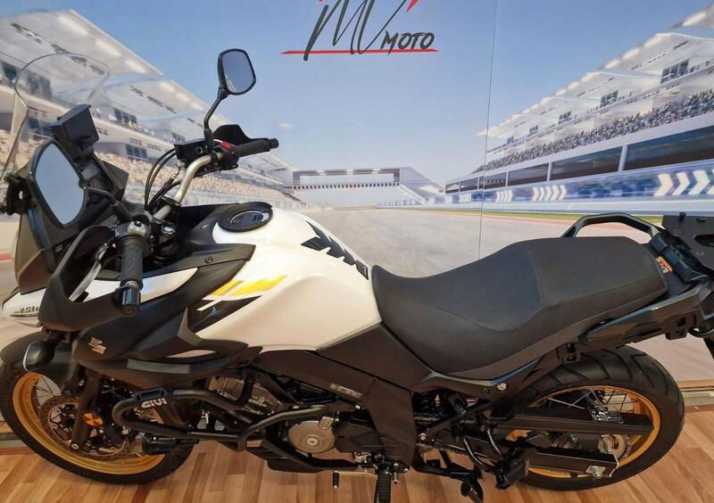 Vendo Suzuki V-Strom 650XT (2021 - 24) usata a Rho (codice 9365565) 