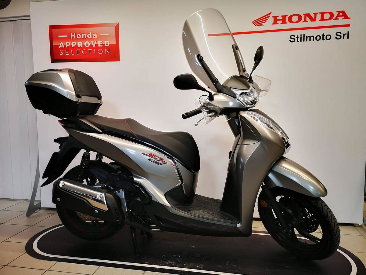 Vendo Honda SH 300 i Sport ABS (2018 - 20) usata a Sondrio (codice 9365654)  