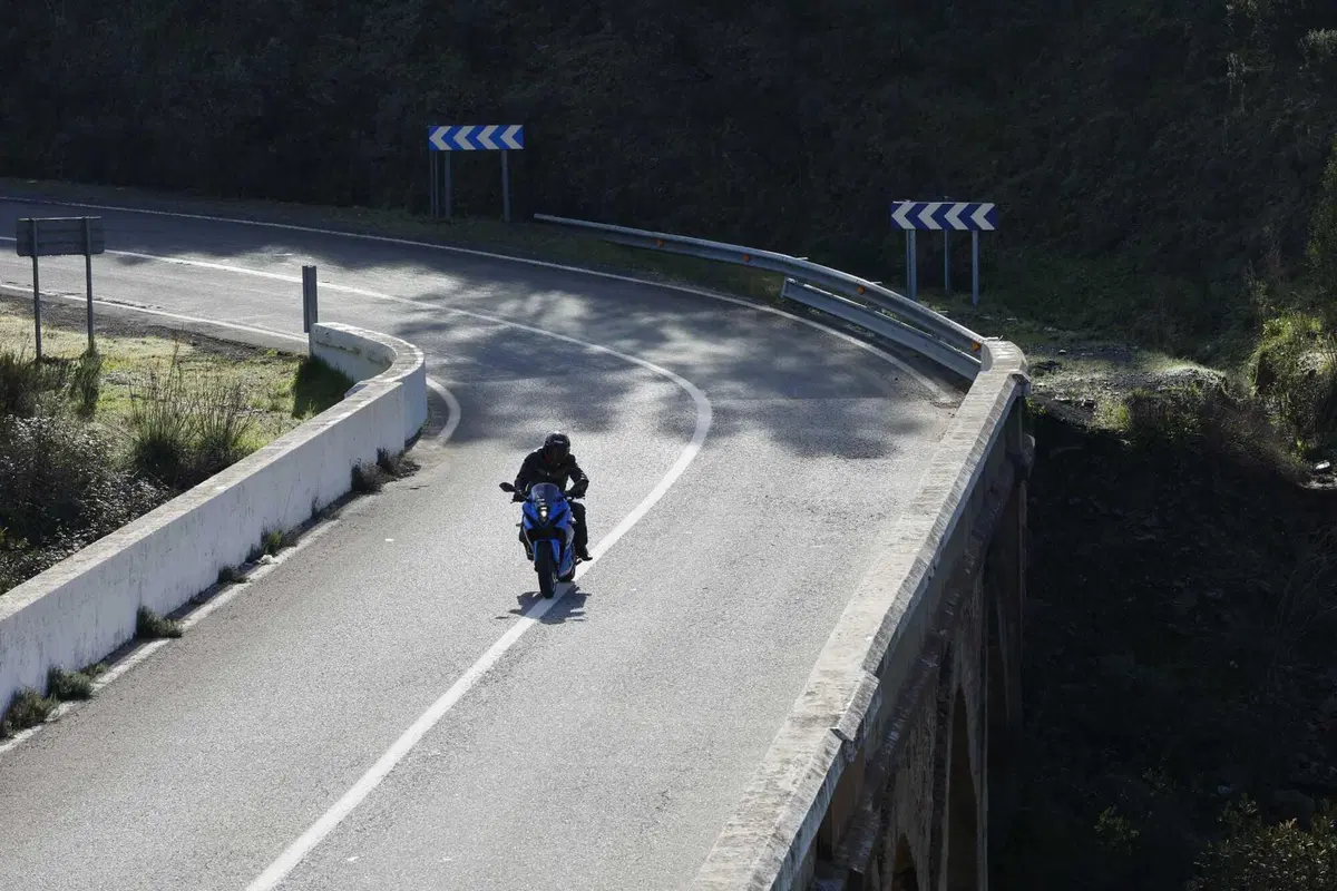 Suzuki GSX8R la prova della nuova sportiva stradale [VIDEO] (5)