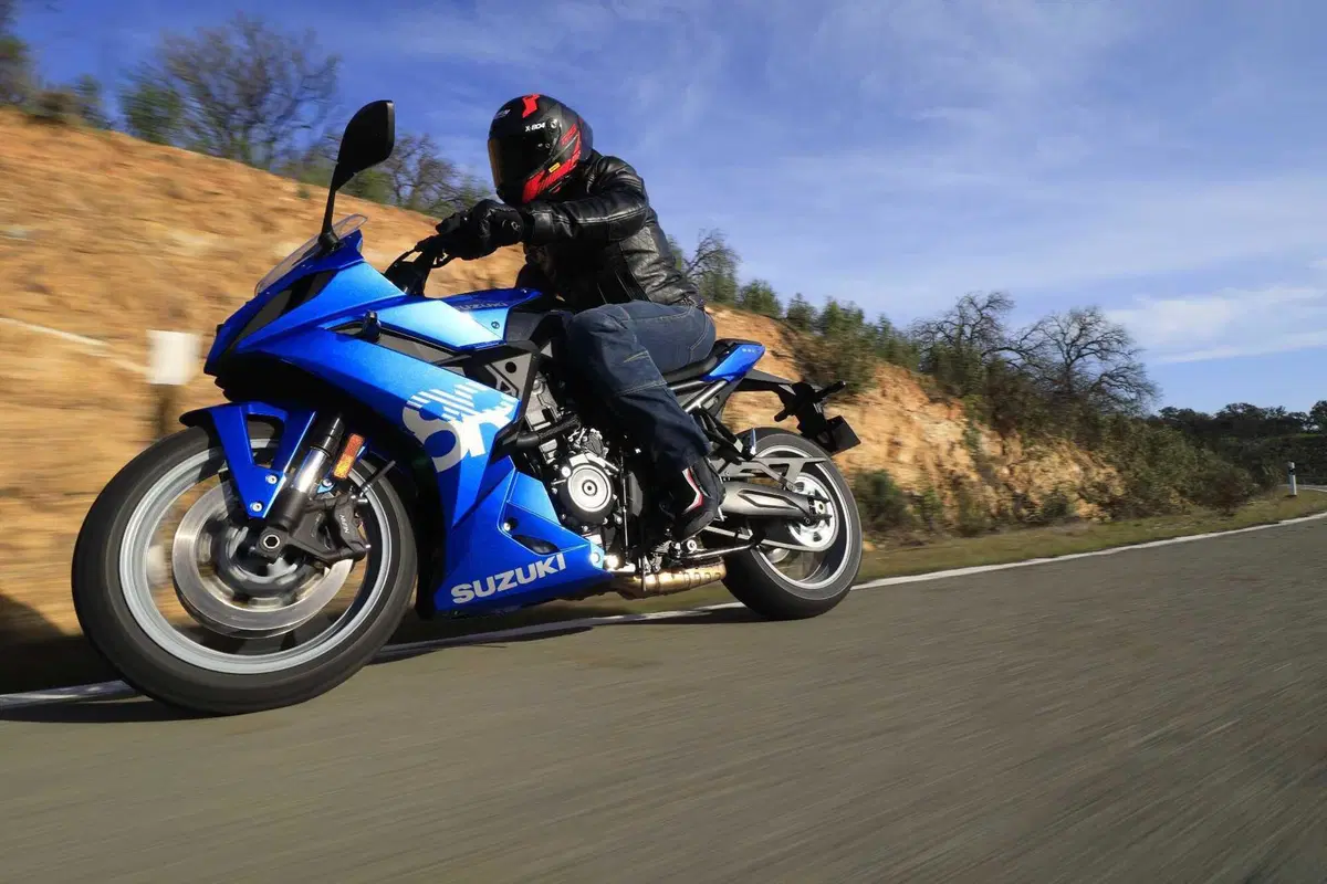 Suzuki GSX8R la prova della nuova sportiva stradale [VIDEO]