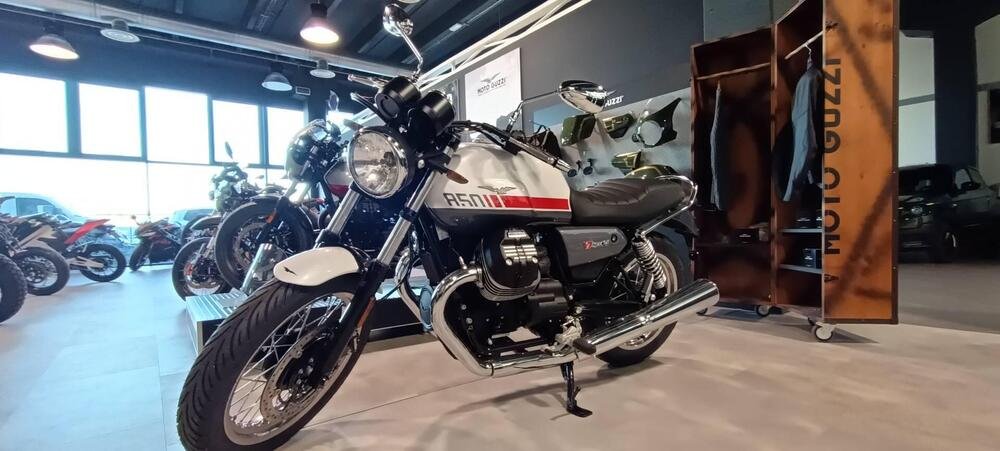 Moto Guzzi V7 Special (2021 - 24) (4)