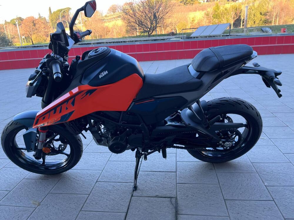 KTM 125 Duke (2024) (3)