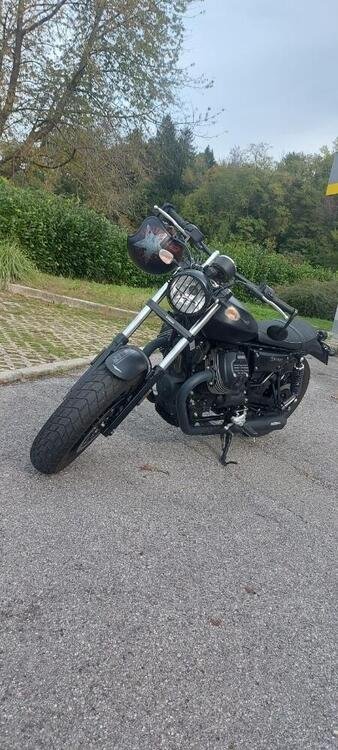 Moto Guzzi V9 Bobber (2018 - 20) (3)