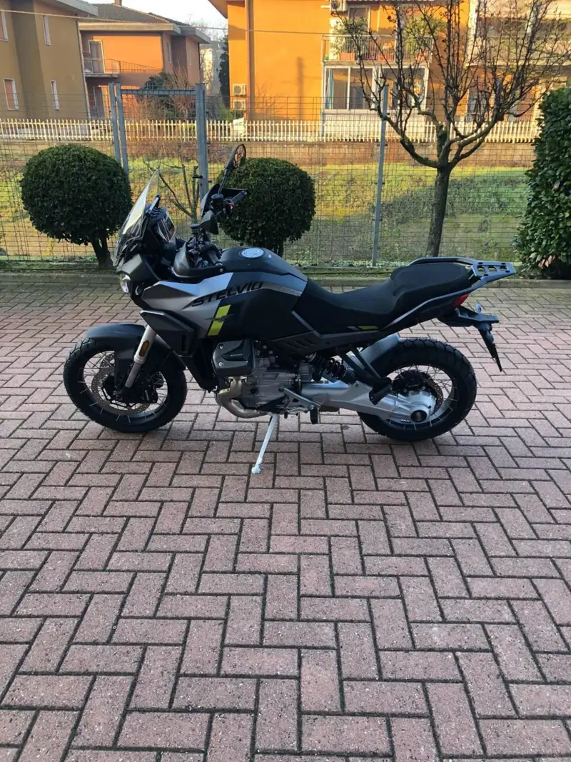 Moto Guzzi Stelvio (2024 - 26)