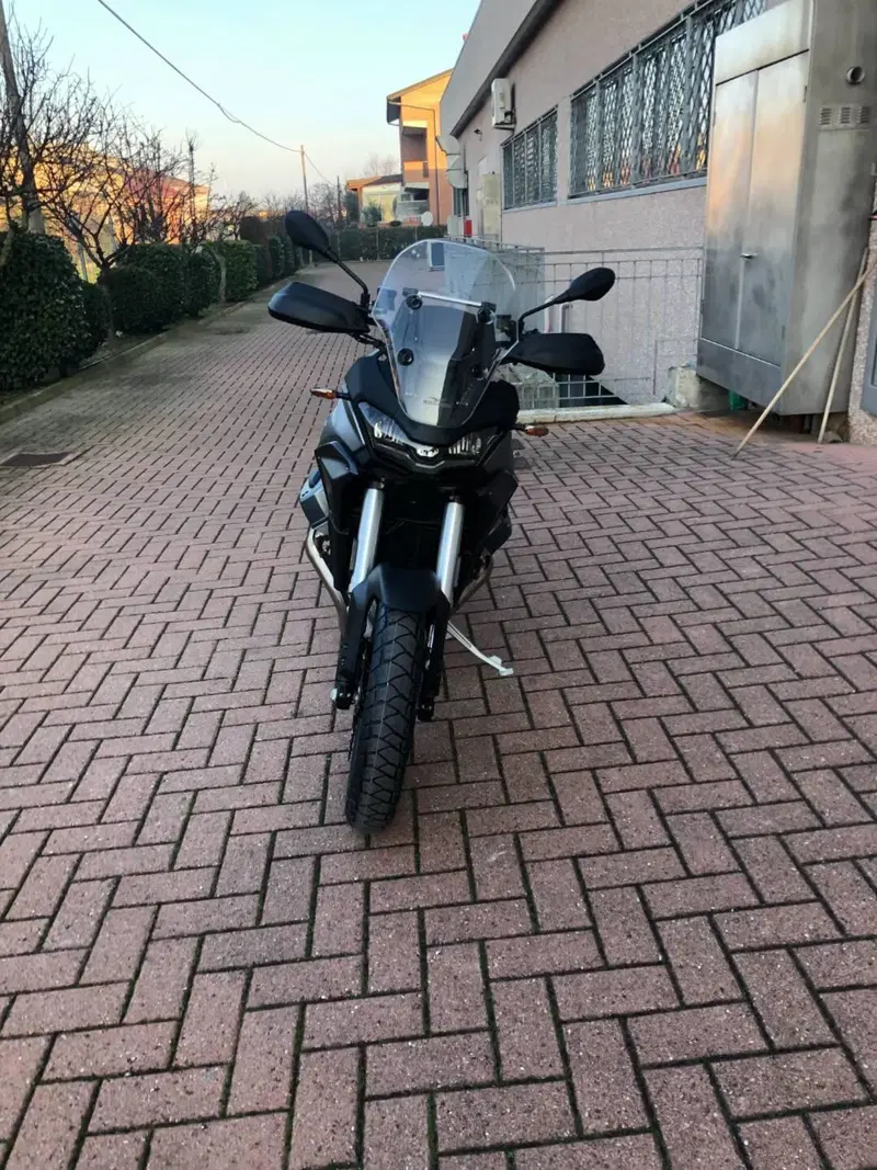 Moto Guzzi Stelvio (2024 - 26) (2)