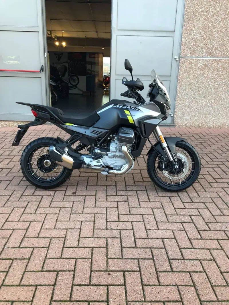 Moto Guzzi Stelvio (2024 - 26) (3)