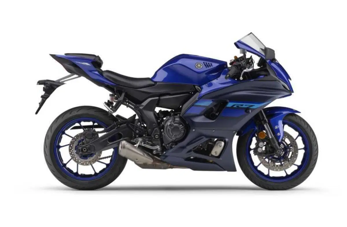 Nuove colorazioni in USA e Giappone per la Yamaha YZF-R7 (5)