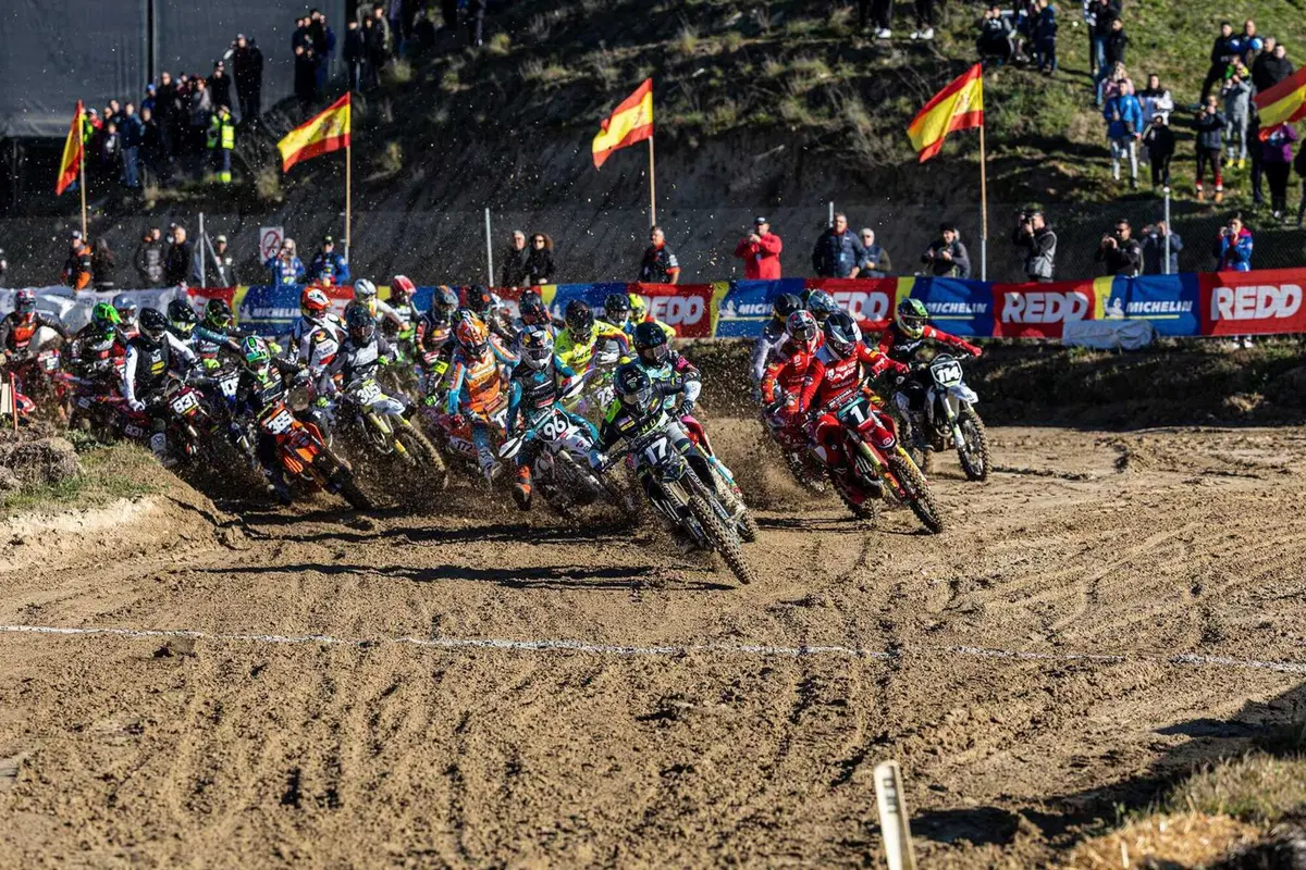 Triumph due volte a podio al suo debutto nel Motocross