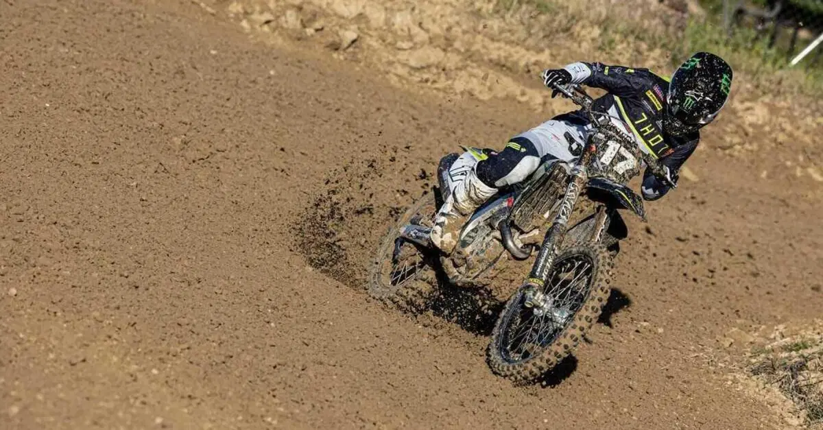 Triumph due volte a podio al suo debutto nel Motocross