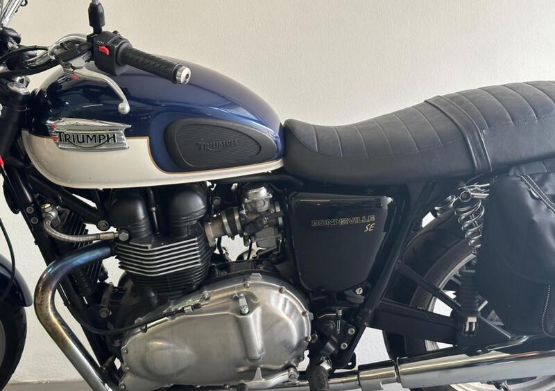 Vendo Triumph Bonneville SE 2009 13 usata a Arezzo codice