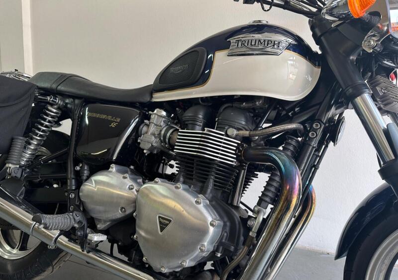 Vendo Triumph Bonneville SE 2009 13 usata a Arezzo codice