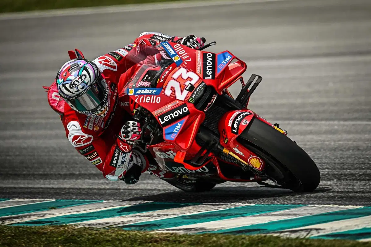 MotoGP 2024. Enea Bastianini davanti a tutti, Marc Marquez gira con gomme usate: resoconto del 2&deg; giorno di test a Sepang [CLASSIFICA e GALLERY]