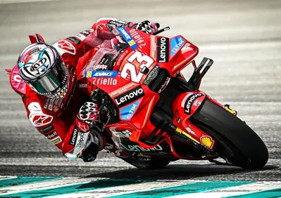MotoGP 2024. Enea Bastianini davanti a tutti, Marc Marquez gira con gomme usate: resoconto del 2° giorno di test a Sepang [CLASSIFICA e GALLERY]