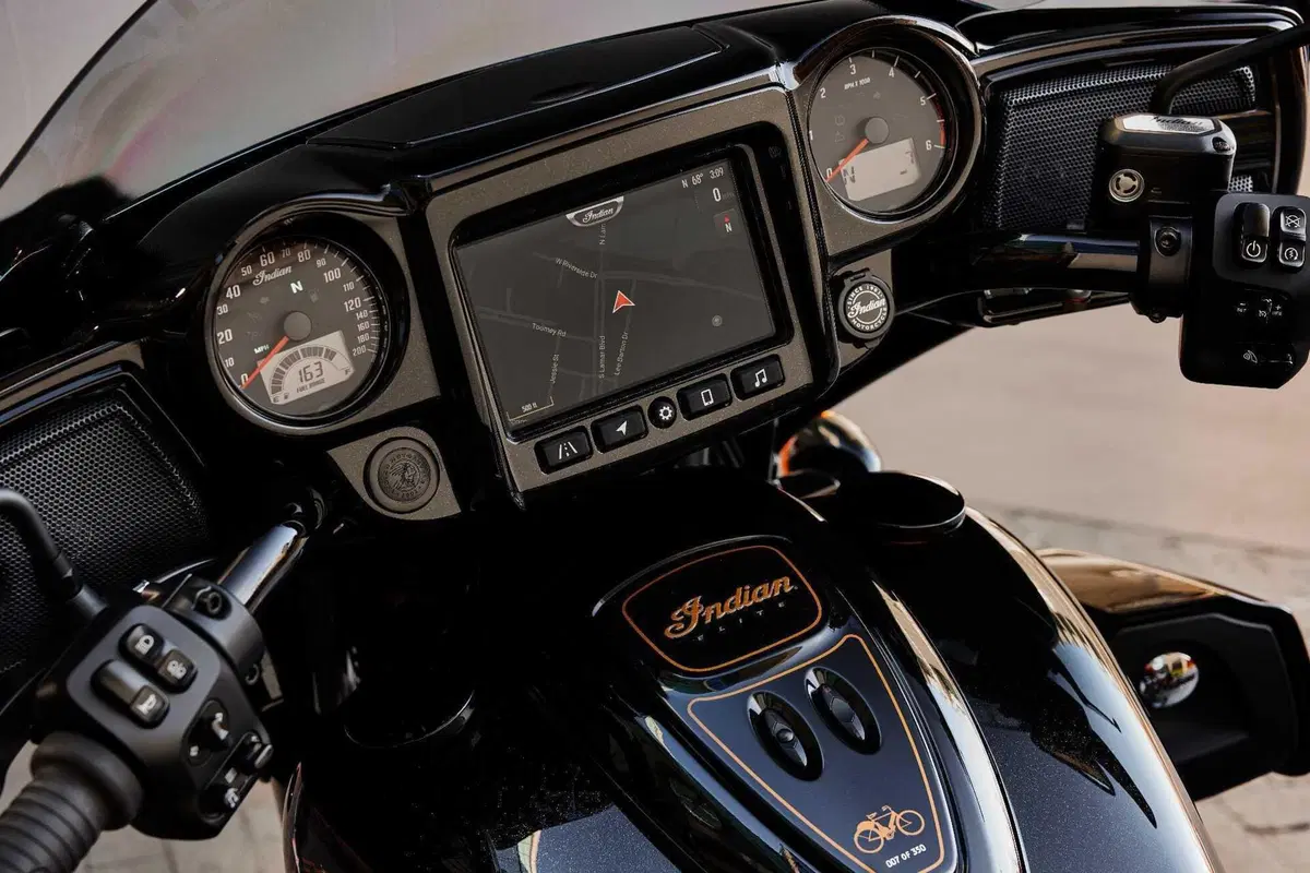 Indian Roadmaster Elite 2024: soltanto 350 esemplari disponibili in tutto il mondo  (7)