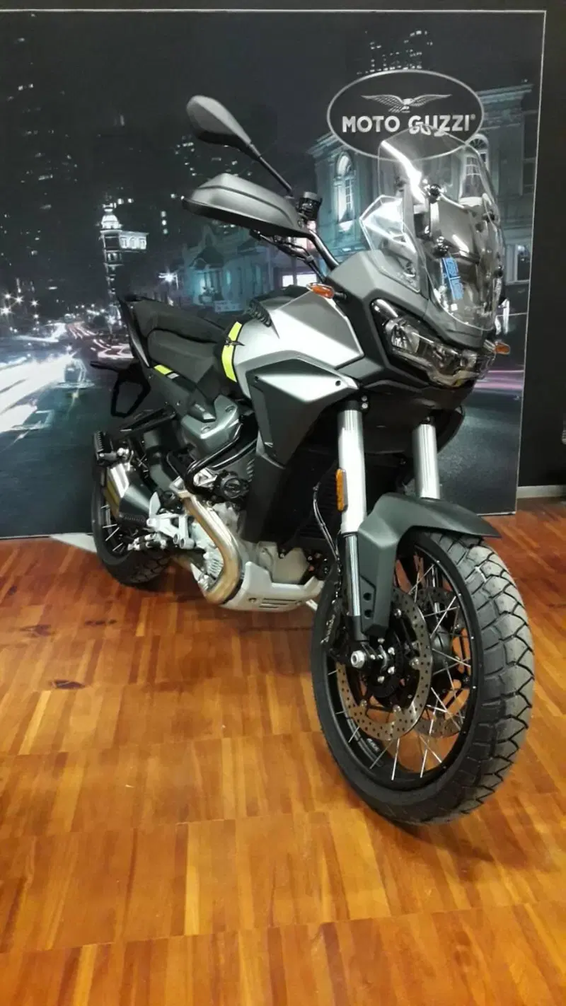 Moto Guzzi Stelvio (2024 - 26) (3)