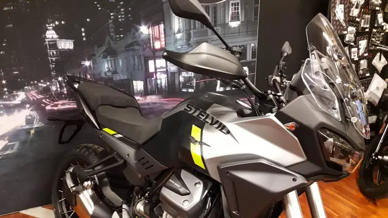 Moto Guzzi Stelvio (2024 - 26) (4)