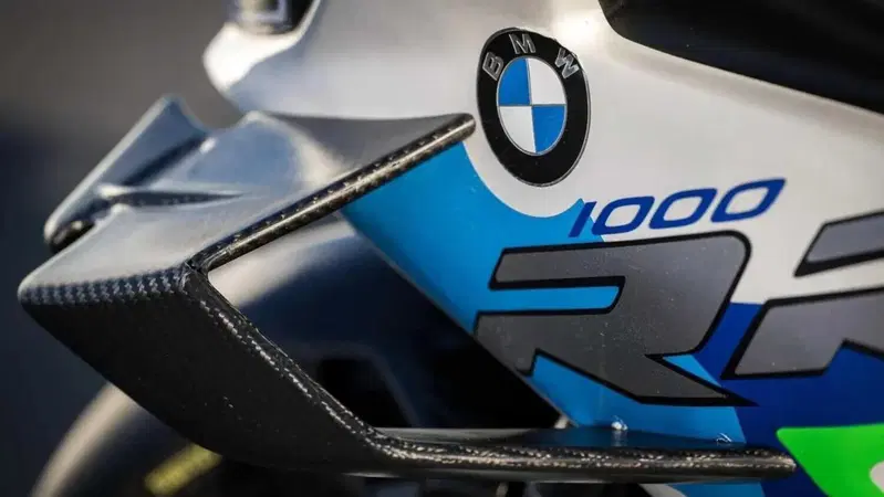 E se in SBK arrivasse l'aerodinamica adattiva? BMW ha un brevetto
