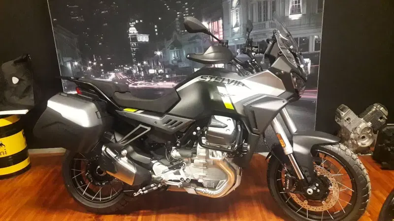 Moto Guzzi Stelvio (2024 - 26) (2)