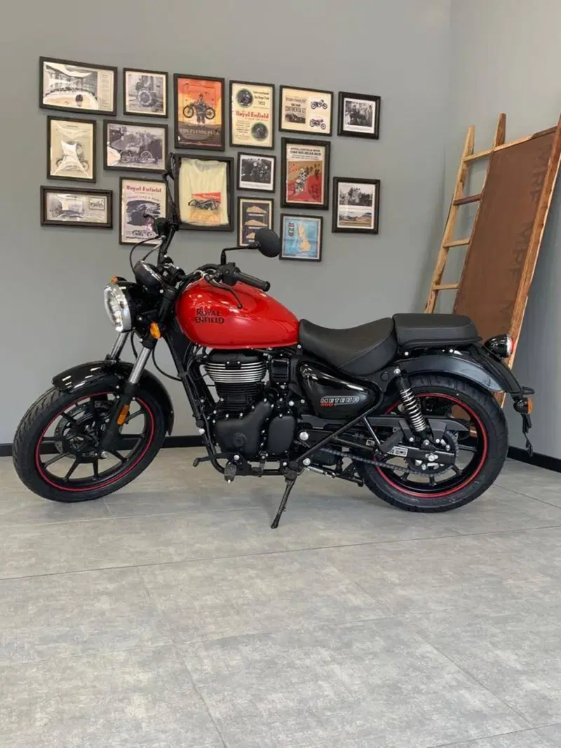 Royal Enfield Meteor 350 (2021 - 26) (2)