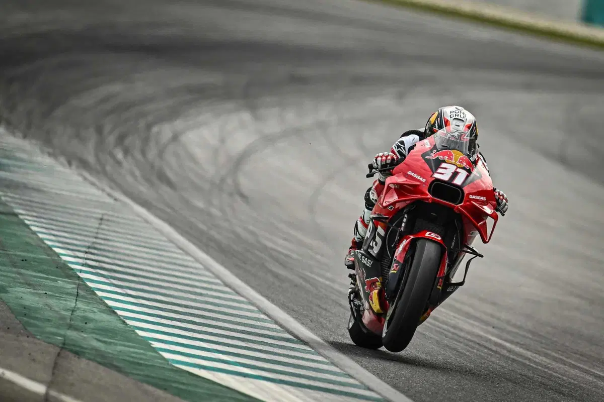 Pecco Bagnaia-Speedy Gonzales, in quattro sotto al 57! Lo scherzo di KTM: resoconto del 3° giorno di test a Sepang [CLASSIFICA e GALLERY] (6)