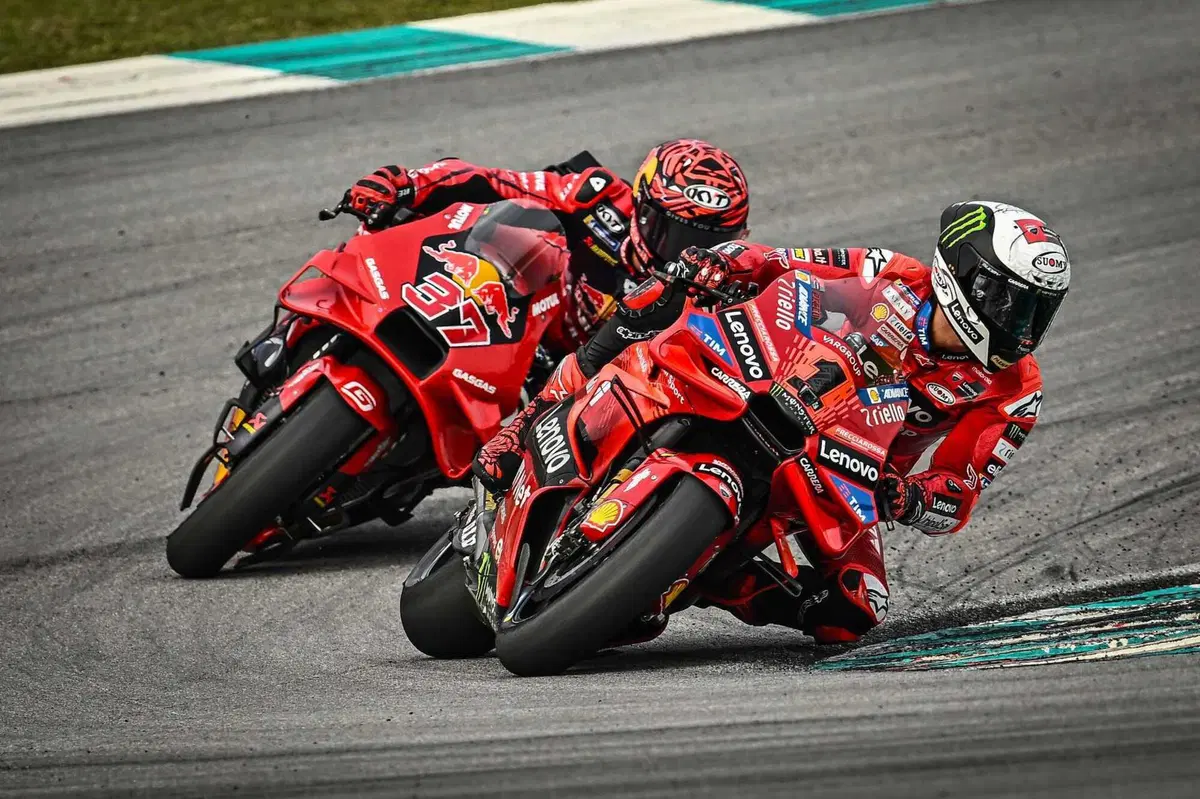 Pecco Bagnaia-Speedy Gonzales, in quattro sotto al 57! Lo scherzo di KTM: resoconto del 3° giorno di test a Sepang [CLASSIFICA e GALLERY] (24)