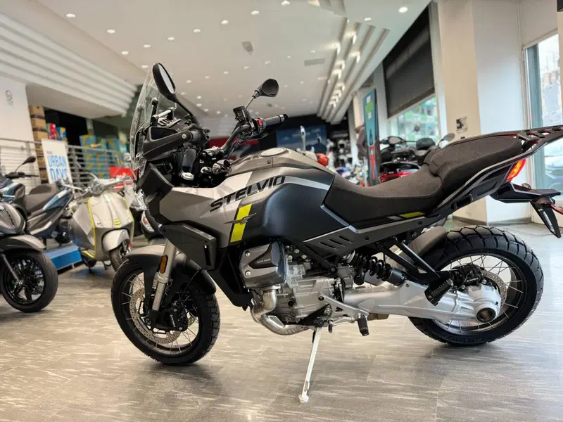 Moto Guzzi Stelvio (2024 - 26) (2)