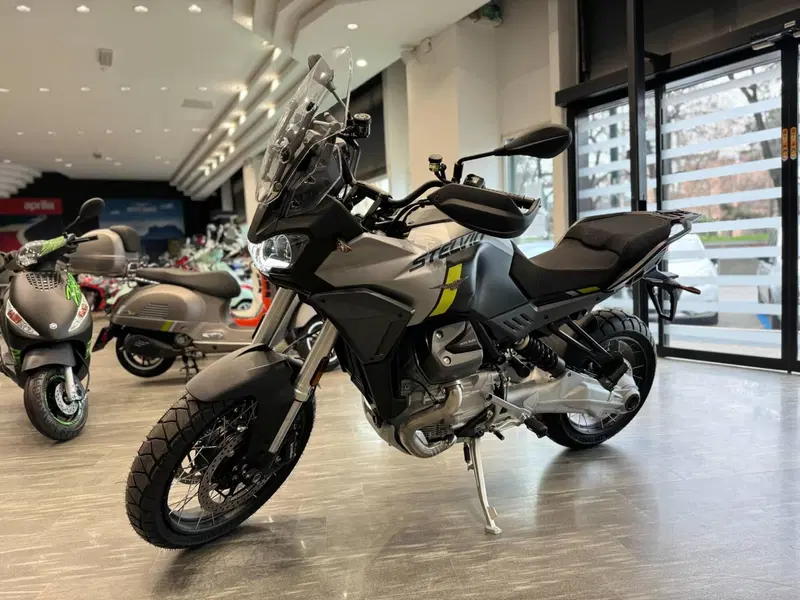 Moto Guzzi Stelvio (2024 - 26) (4)