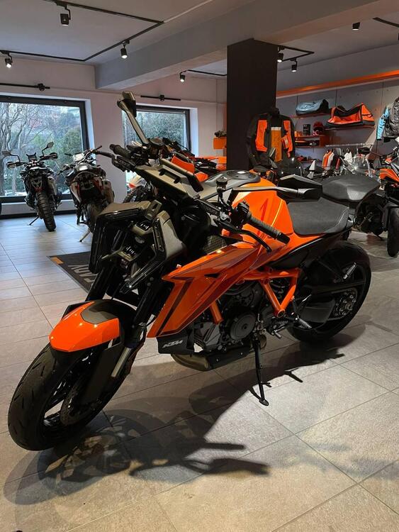 KTM 1390 Super Duke R (2024) (2)