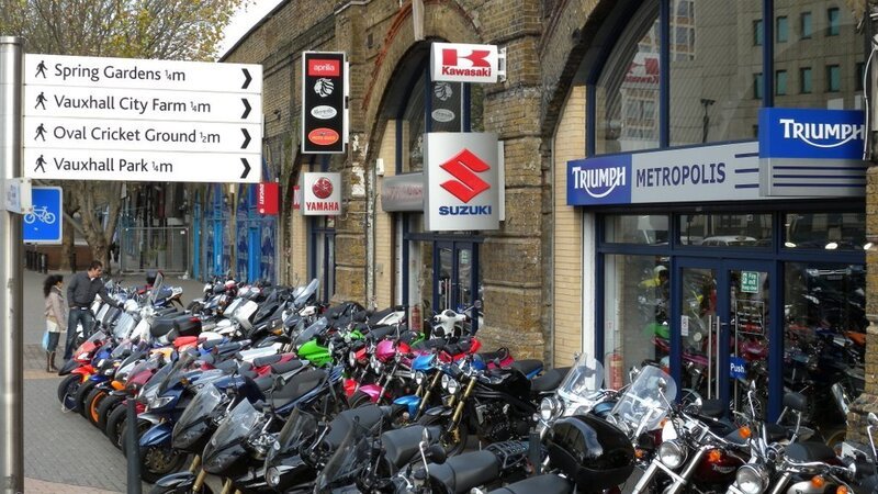 Londra verso il parcheggio moto a pagamento? I motociclisti si mobilitano (ancora)