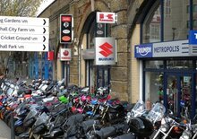 Londra verso il parcheggio moto a pagamento? I motociclisti si mobilitano (ancora)