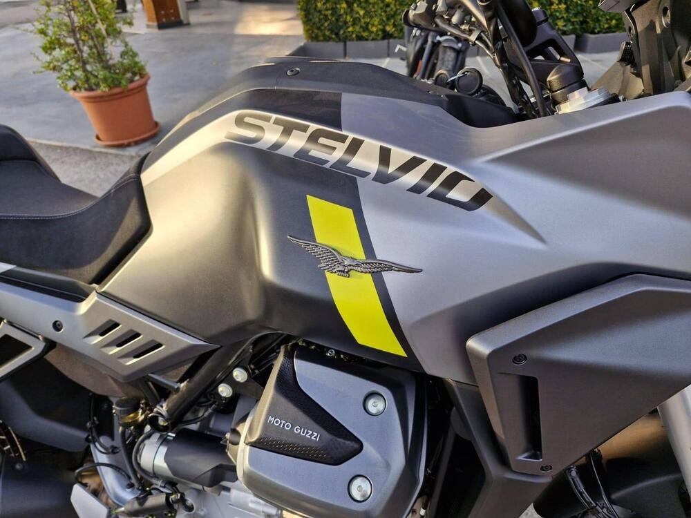 Moto Guzzi Stelvio (2024) (5)