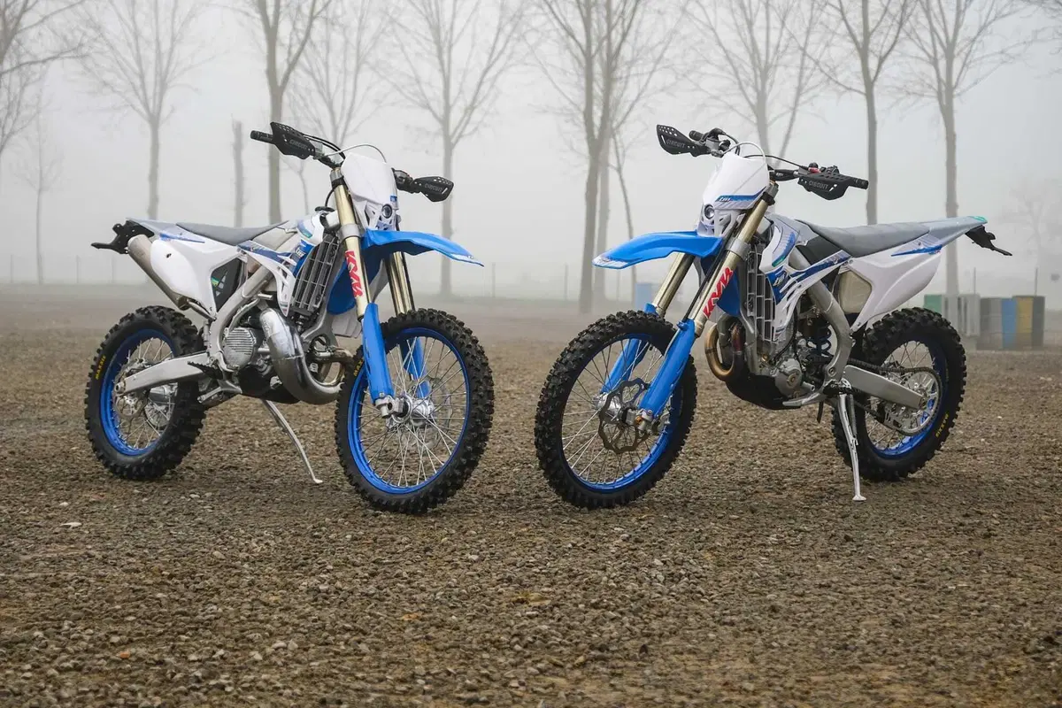 Moto a 2 o 4 TEMPI per fare ENDURO? PROVA TM 300 2T e 450 4T in pista e nel bosco. Quante SORPRESE [VIDEO E GALLERY] (8)
