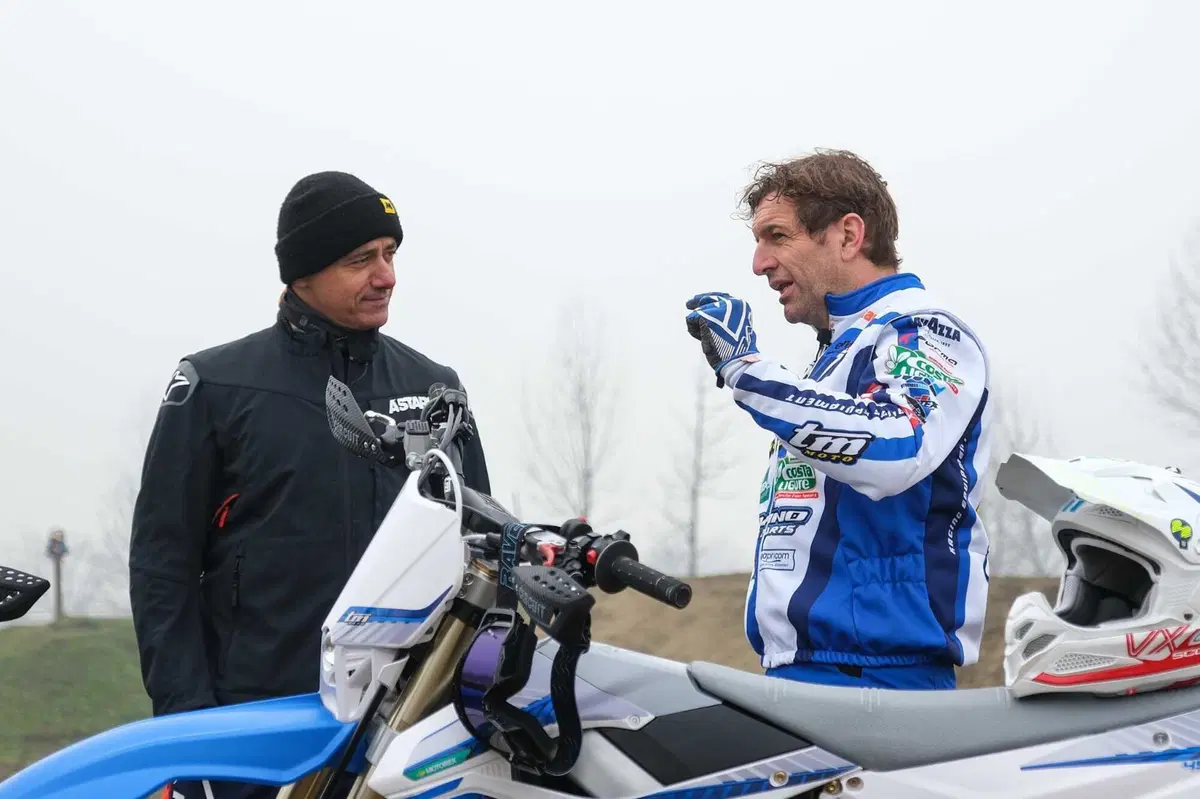 Moto a 2 o 4 TEMPI per fare ENDURO? PROVA TM 300 2T e 450 4T in pista e nel bosco. Quante SORPRESE [VIDEO E GALLERY] (9)