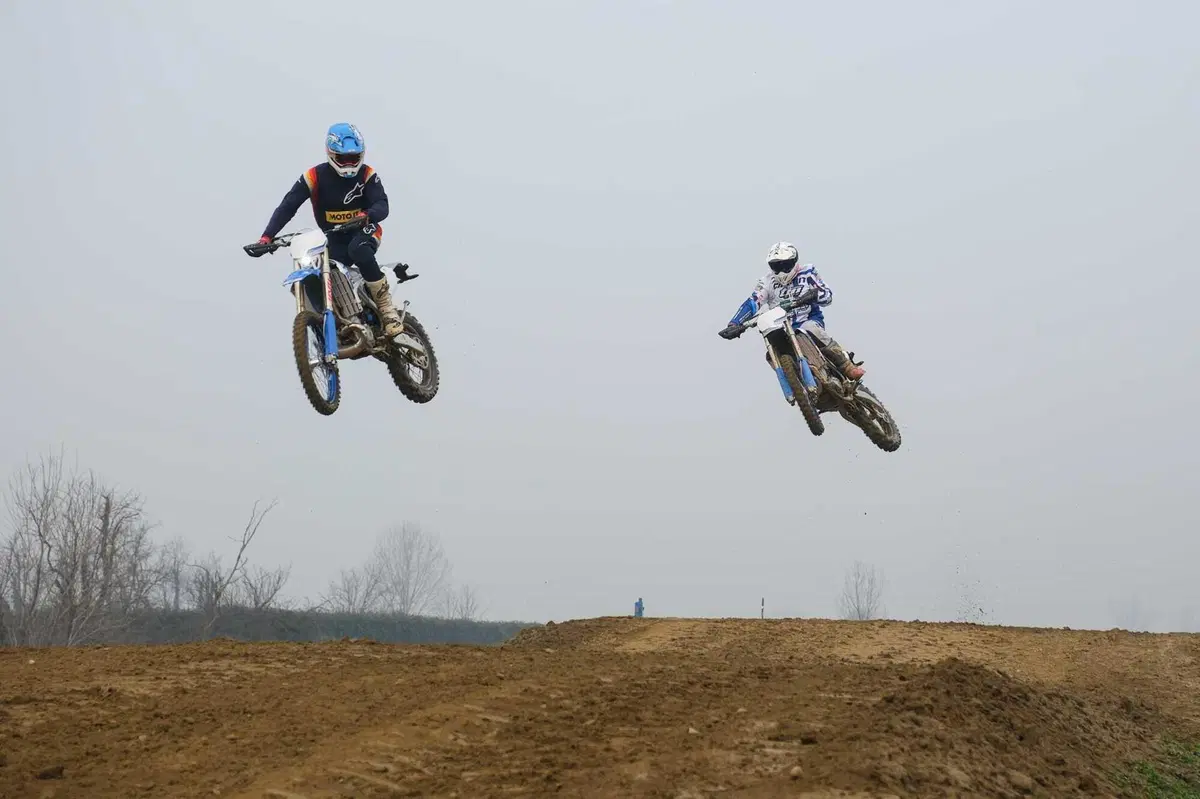 Moto a 2 o 4 TEMPI per fare ENDURO? PROVA TM 300 2T e 450 4T in pista e nel bosco. Quante SORPRESE [VIDEO E GALLERY] (19)