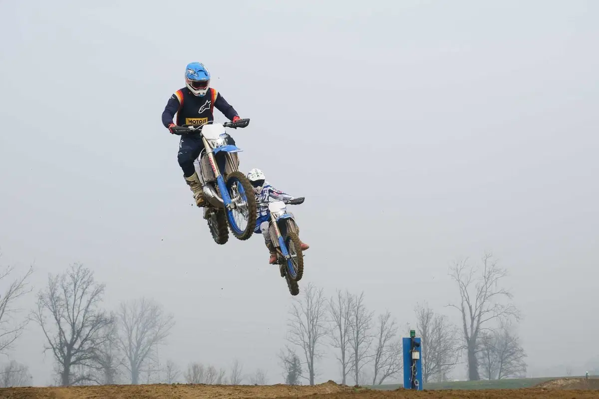 Moto a 2 o 4 TEMPI per fare ENDURO? PROVA TM 300 2T e 450 4T in pista e nel bosco. Quante SORPRESE [VIDEO E GALLERY] (21)