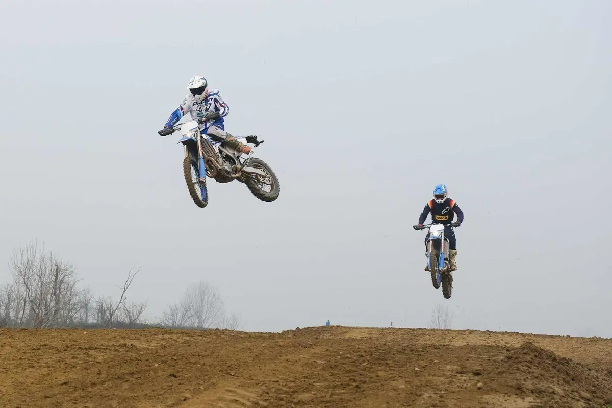 Moto a 2 o 4 TEMPI per fare ENDURO? PROVA TM 300 2T e 450 4T in pista e nel bosco. Quante SORPRESE [VIDEO E GALLERY] (22)