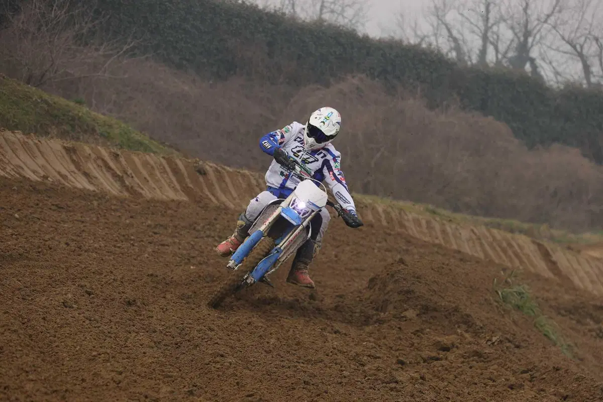 Moto a 2 o 4 TEMPI per fare ENDURO? PROVA TM 300 2T e 450 4T in pista e nel bosco. Quante SORPRESE [VIDEO E GALLERY] (39)