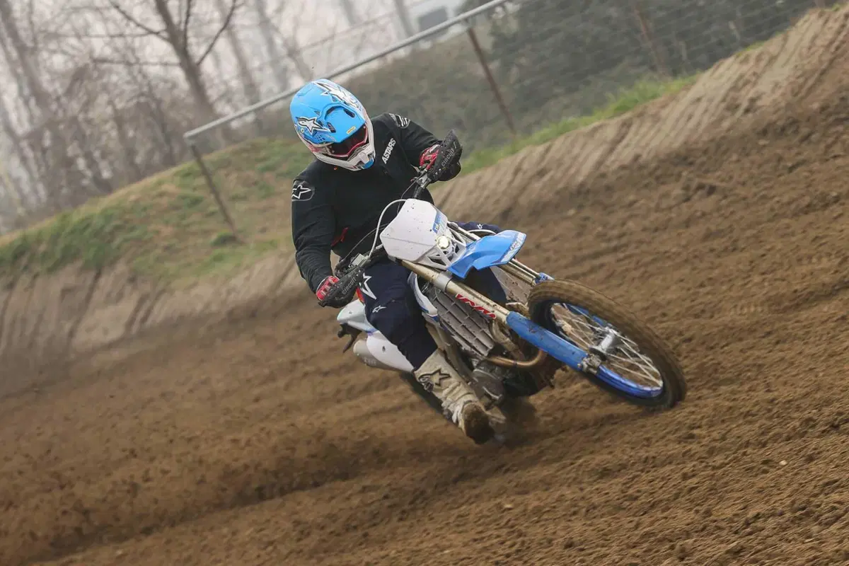 Moto a 2 o 4 TEMPI per fare ENDURO? PROVA TM 300 2T e 450 4T in pista e nel bosco. Quante SORPRESE [VIDEO E GALLERY] (46)