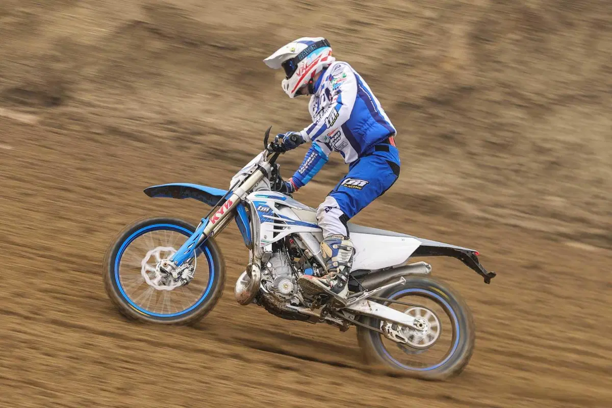 Moto a 2 o 4 TEMPI per fare ENDURO? PROVA TM 300 2T e 450 4T in pista e nel bosco. Quante SORPRESE [VIDEO E GALLERY] (54)