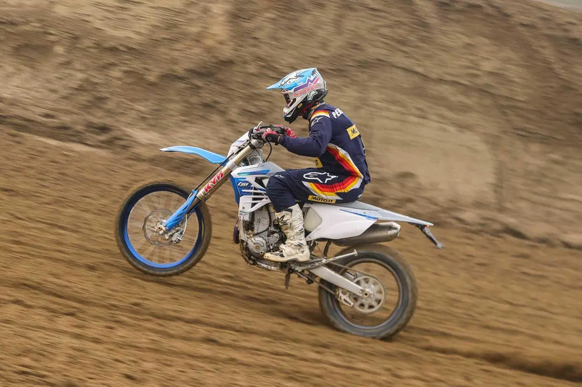 Moto a 2 o 4 TEMPI per fare ENDURO? PROVA TM 300 2T e 450 4T in pista e nel bosco. Quante SORPRESE [VIDEO E GALLERY] (57)