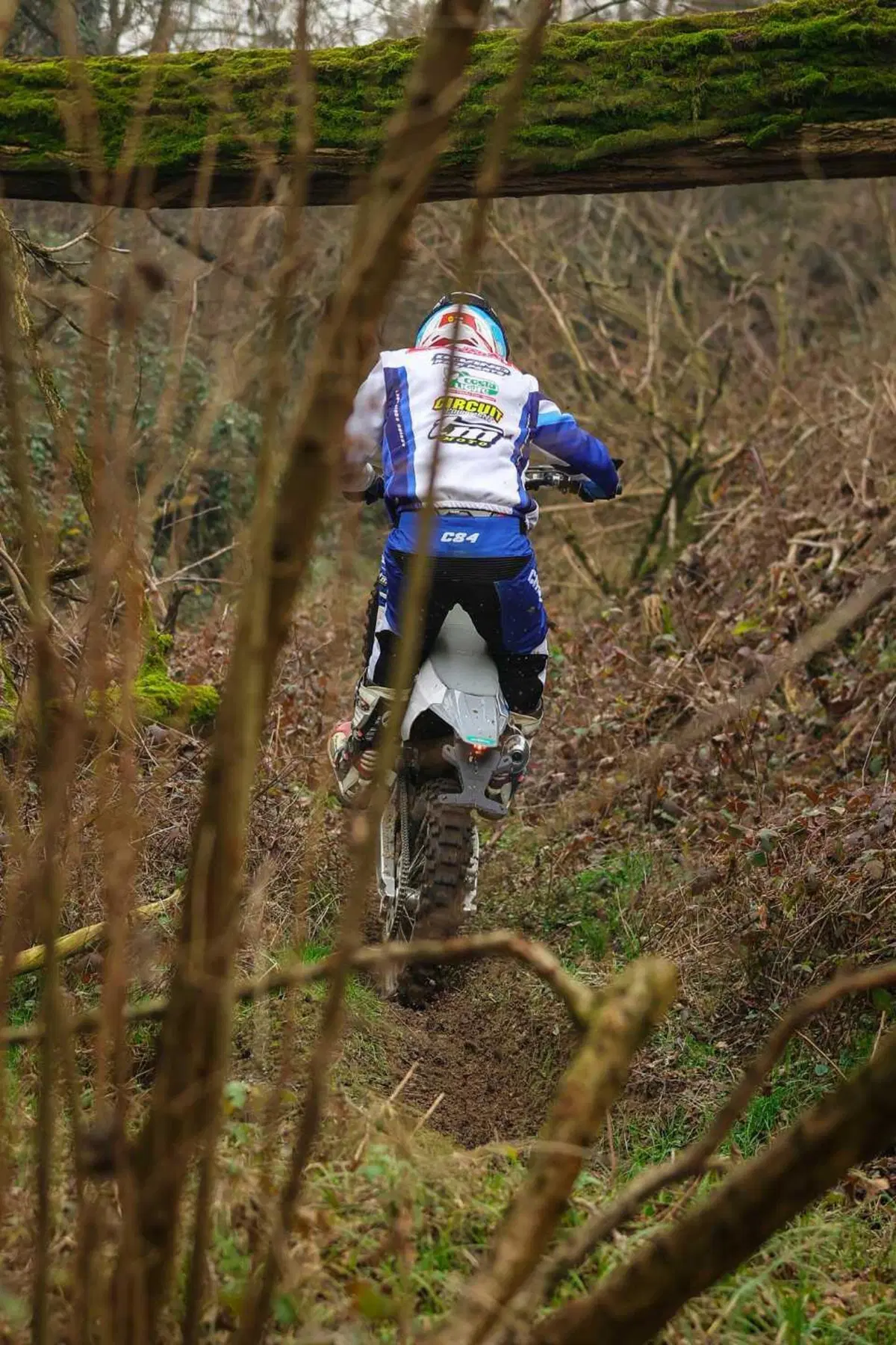 Moto a 2 o 4 TEMPI per fare ENDURO? PROVA TM 300 2T e 450 4T in pista e nel bosco. Quante SORPRESE [VIDEO E GALLERY] (71)