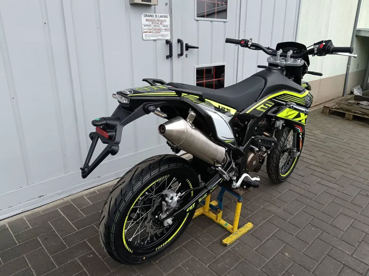 FB Mondial SMX 125 Motard (2021 - 24) (5)