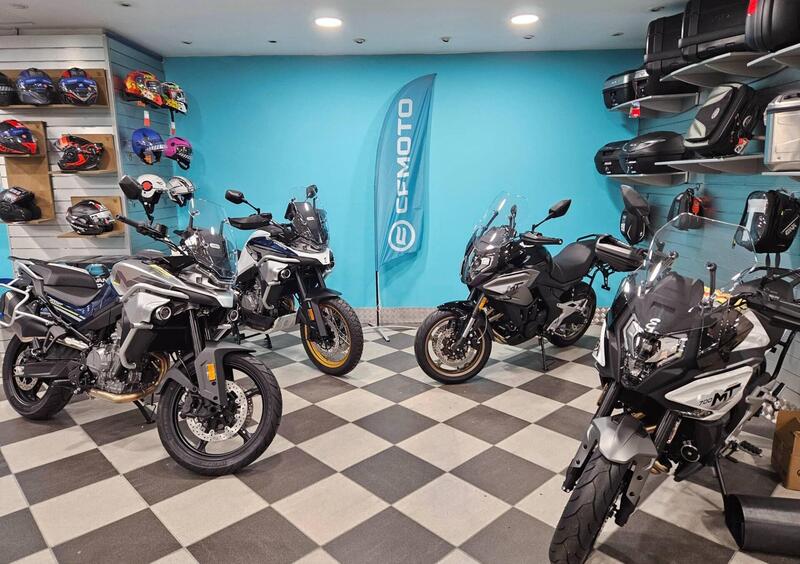 CFMoto 800MT Sport R. Una “R” che si traduce crossover sportiva