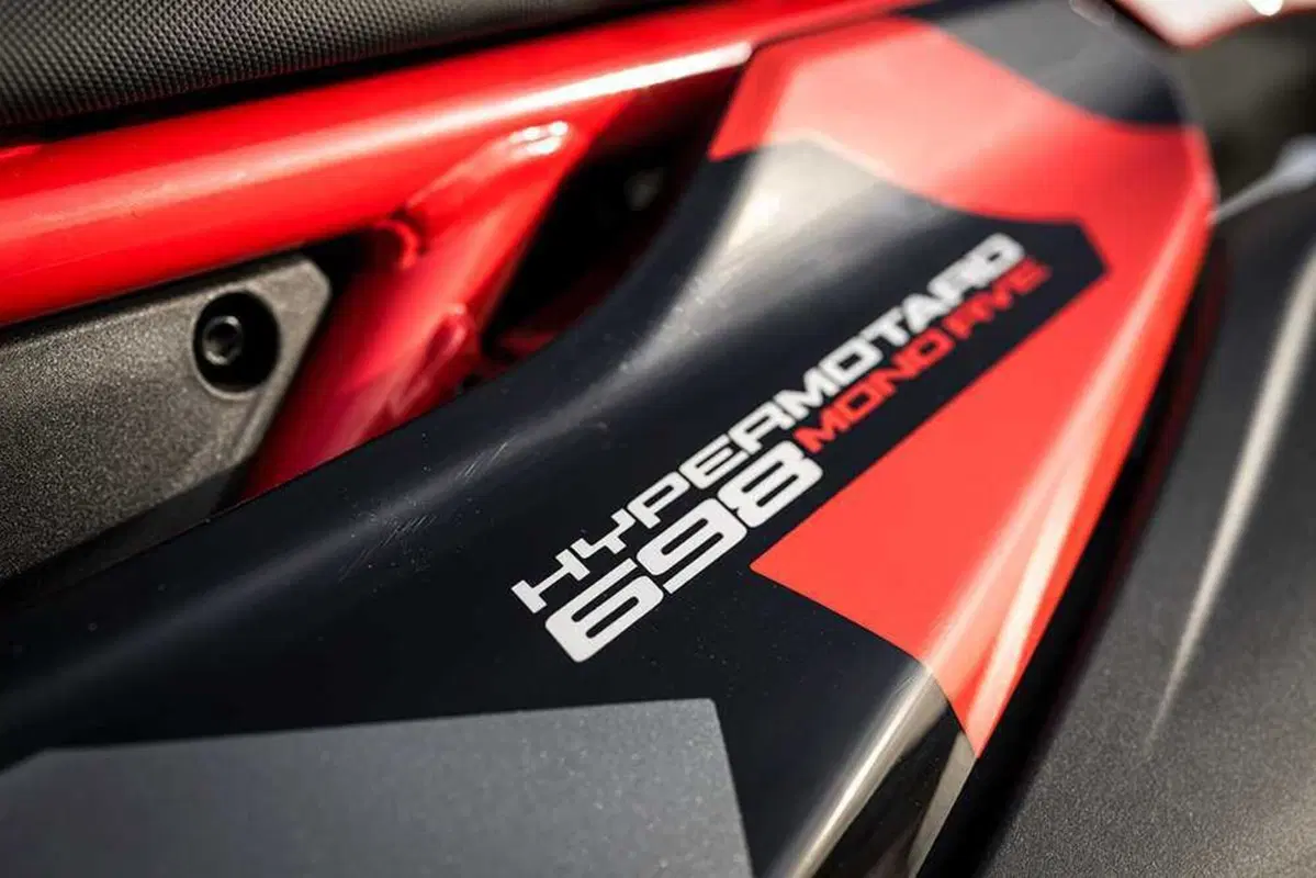 Ducati Hypermotard 698 Mono:  (5)