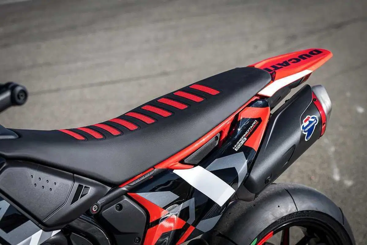 Ducati Hypermotard 698 Mono:  (6)