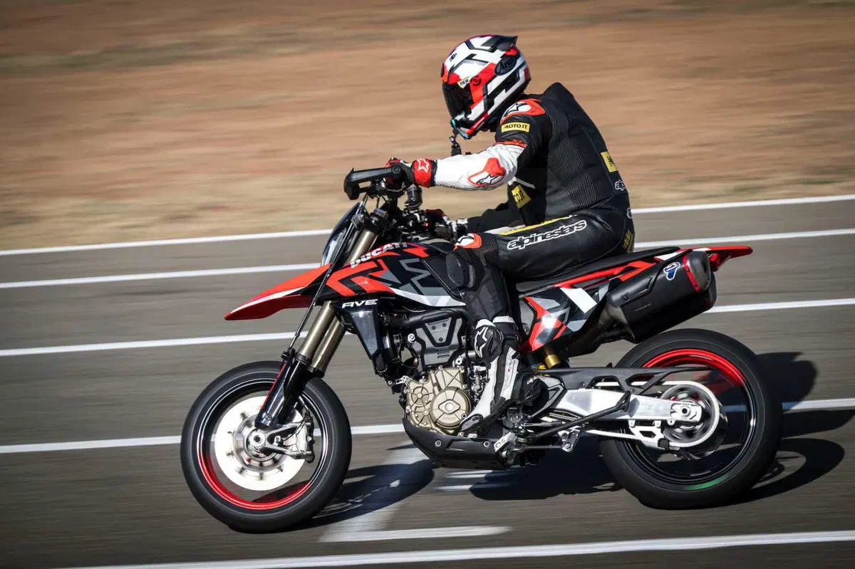 Ducati Hypermotard 698 Mono:  (4)