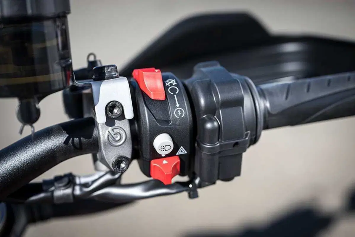 Ducati Hypermotard 698 Mono: Nuovo riferimento (21)