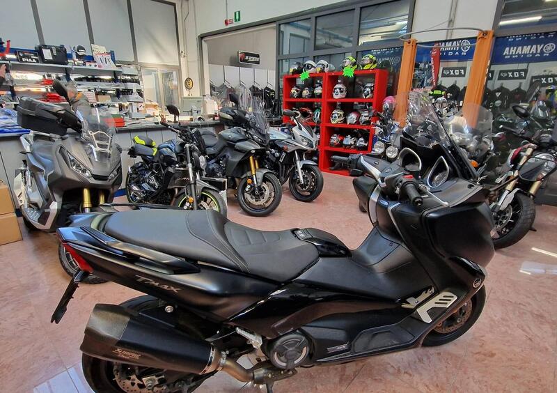 Yamaha T Max 530 SX ABS Sport Edition Prezzo, Scheda tecnica e Foto -  Dueruote