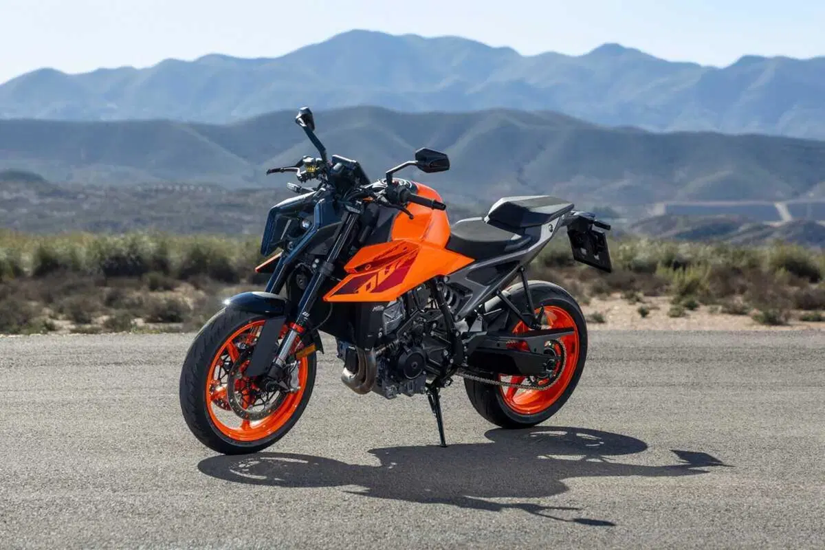 KTM DUKE 990 e DUKE 1390: THE BEAST : The Sniper and The Beast (6)